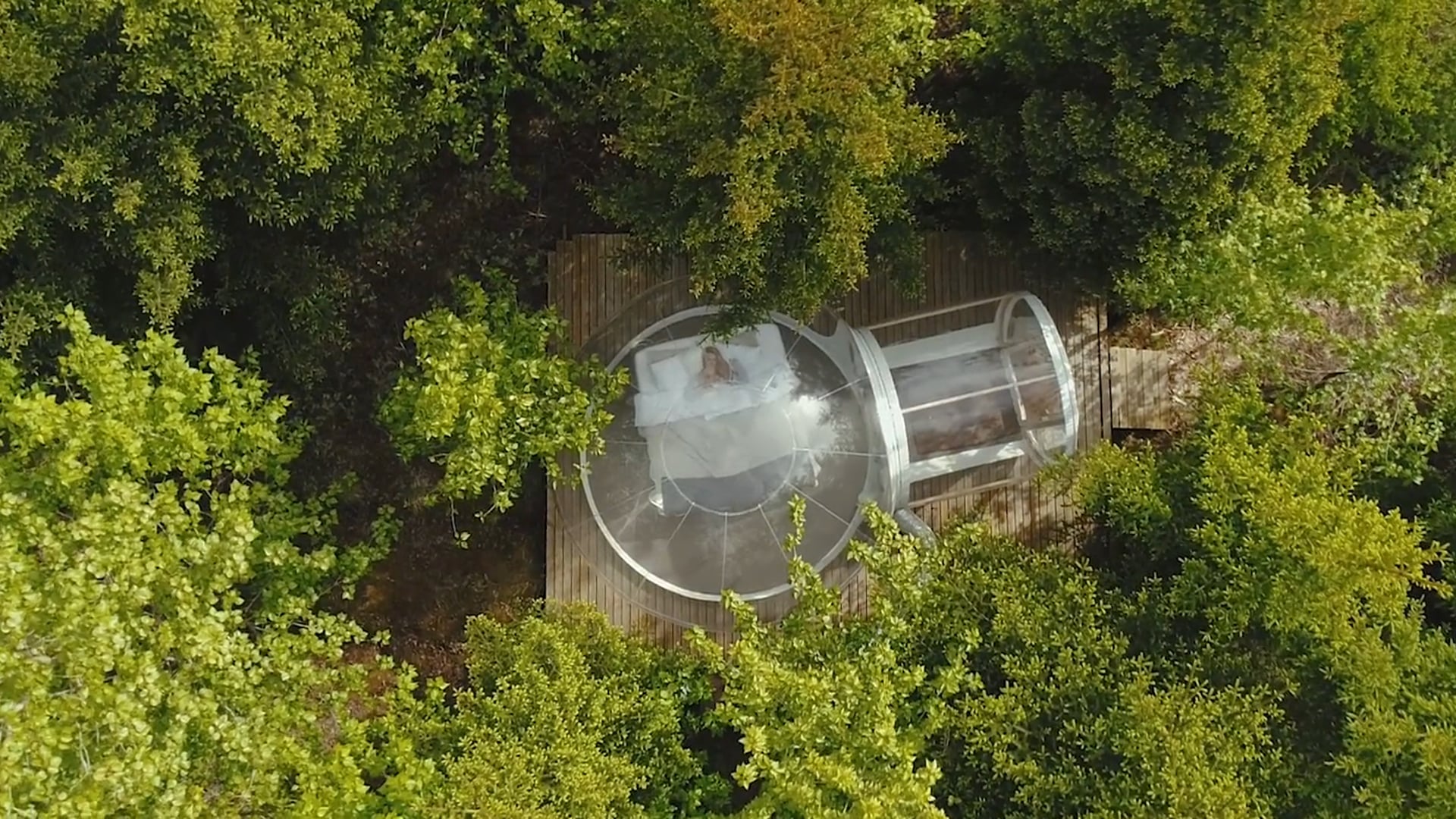 Bubble Hotel Iceland - Commercial