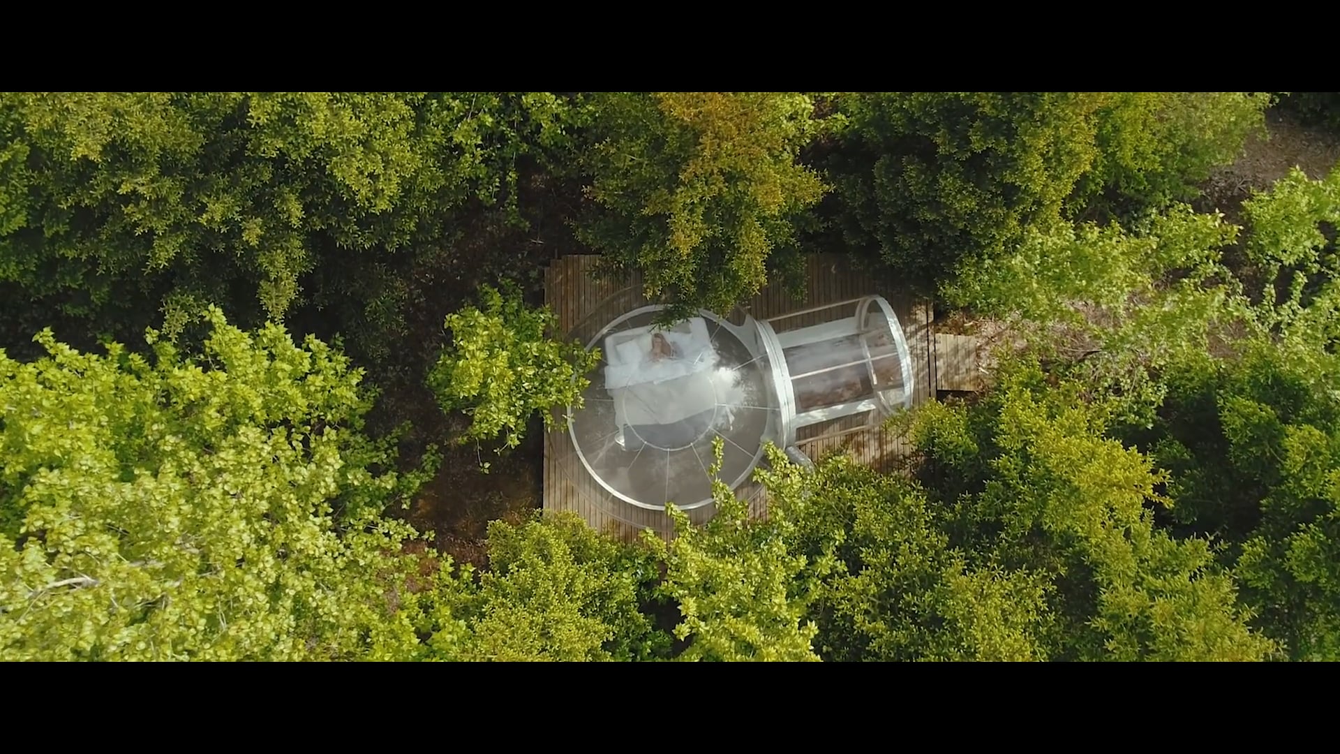 Bubble Hotel Iceland - Commercial
