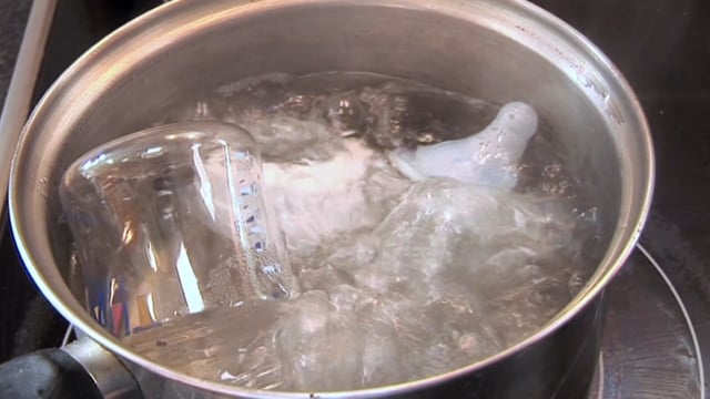 Sterilise baby bottle boiling 2024 water