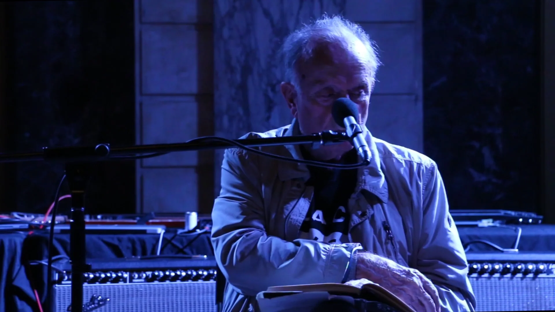 洋楽 ALVIN LUCIER / I AM SITTING IN A ROOM I am sitting in a room | Alvin Lucier