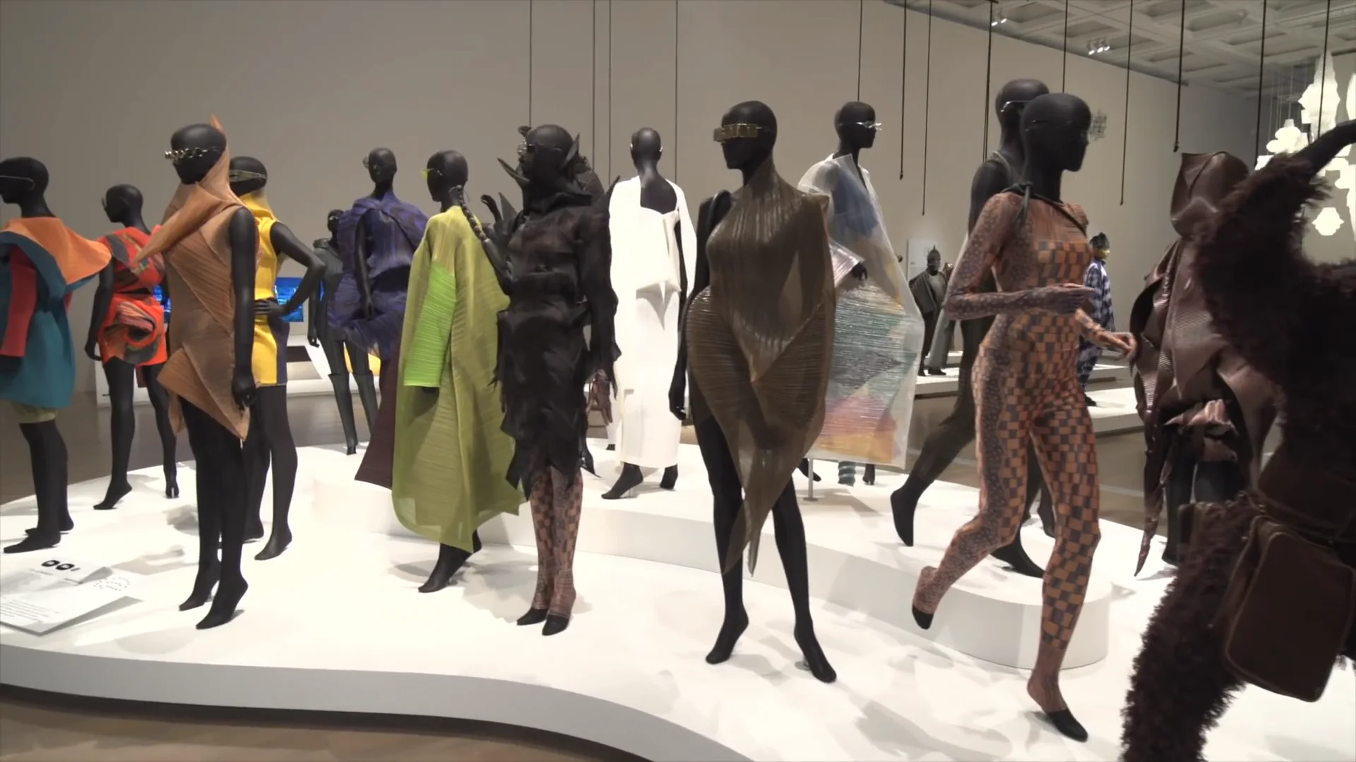MIYAKE ISSEY展: 三宅一生の仕事 | 企画展 | 国立新美術館 THE