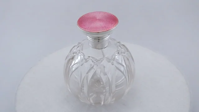 Pair Of Genuine Vintage White Cut Glass Beautiful Perfume Bottle. G14-59