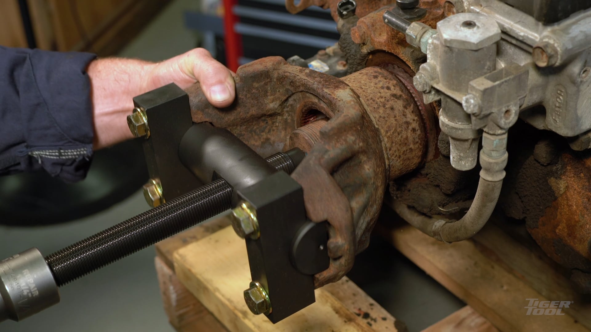 Video of Tiger Tool Heavy Duty Yoke Puller