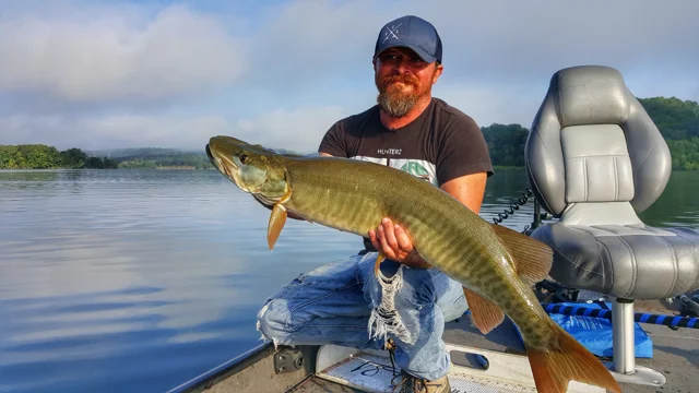 Muskie - Glide Baits with Cory Allen