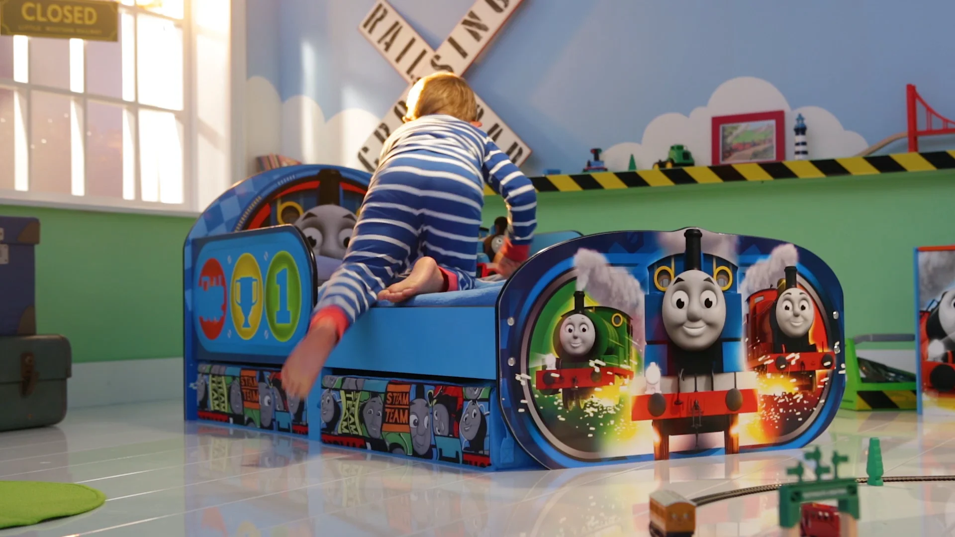 Thomas the tank engine cot outlet bedding