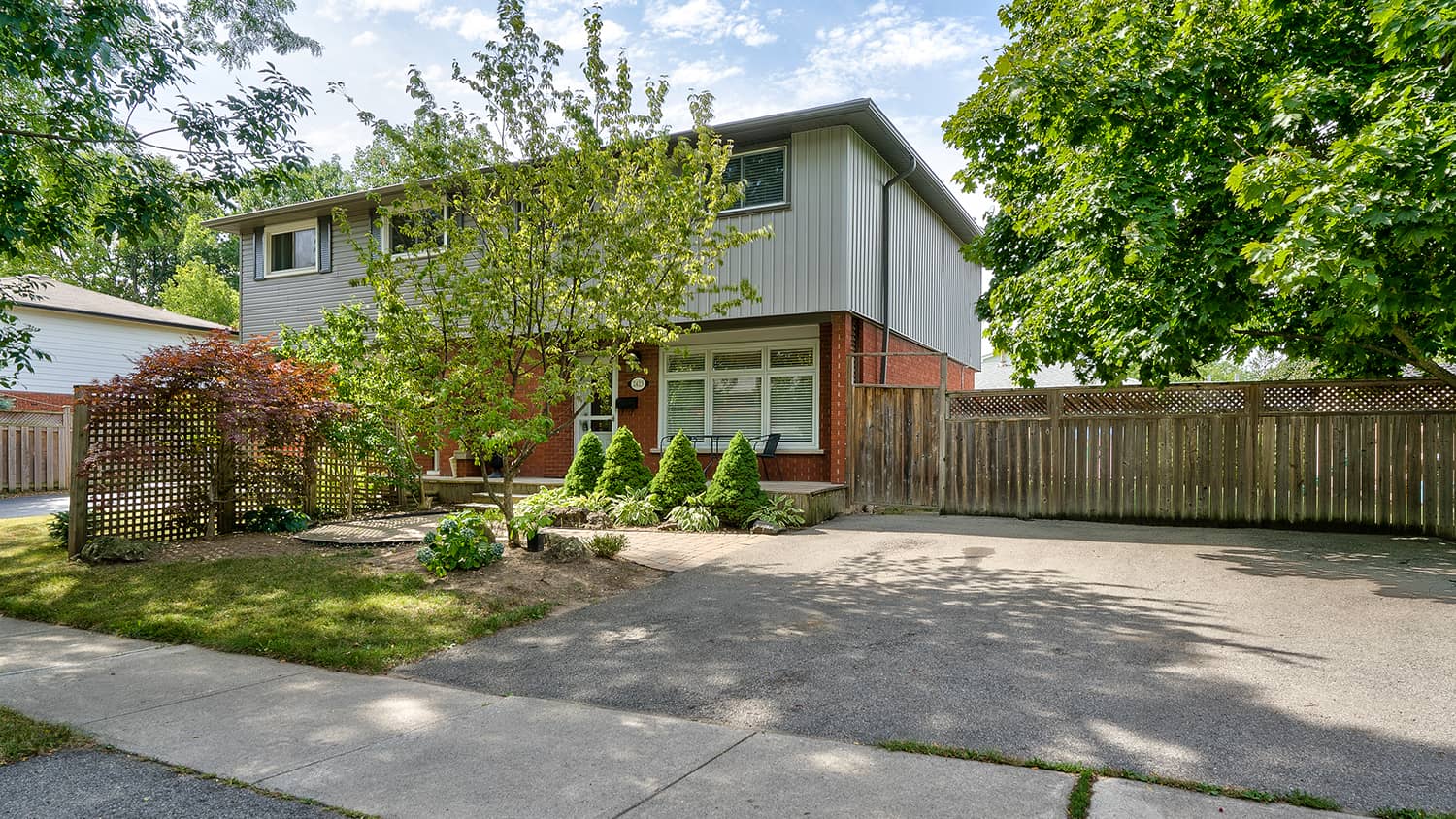 2423 Mount Forest Dr, Burlington on Vimeo