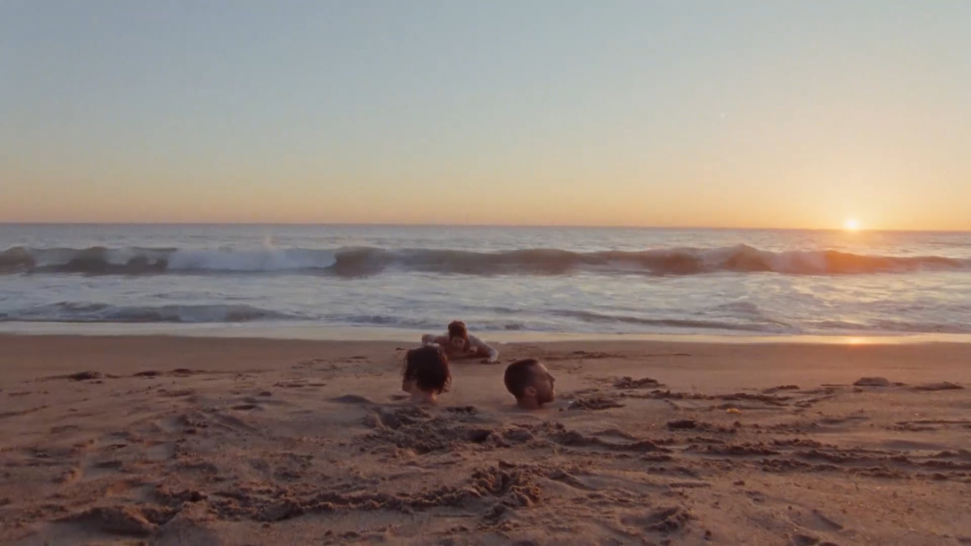 The Last Shadow Puppets - Everything You've Come To Expect (Official Video)