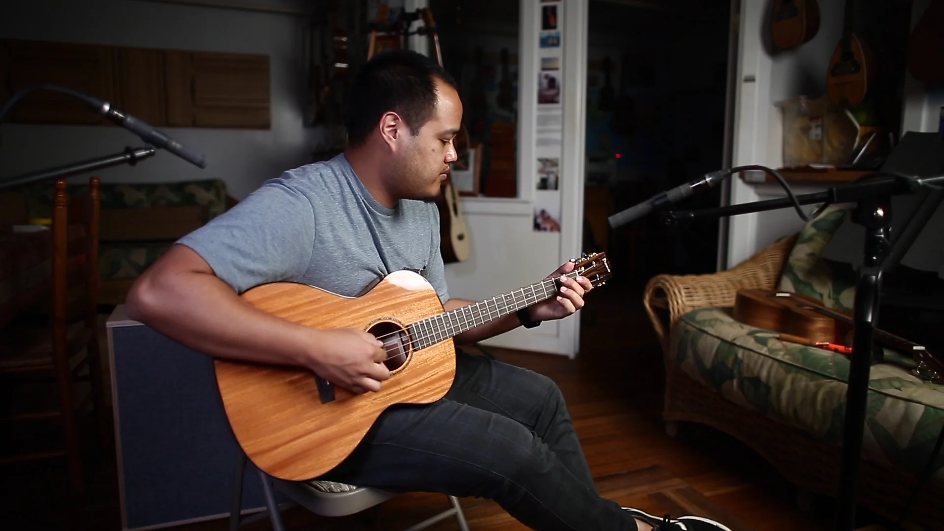 The Ukulele Site | Pono Pro Classic Mahogany Deluxe Baritone Nui