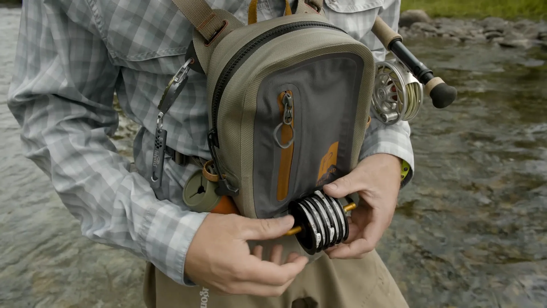 Guide Flyfishing - The Fishpond Thunderhead Chest Pack delivers a  waterproof carry system created to purposefully load all of the essential  gear for a day on the water, including a net holster