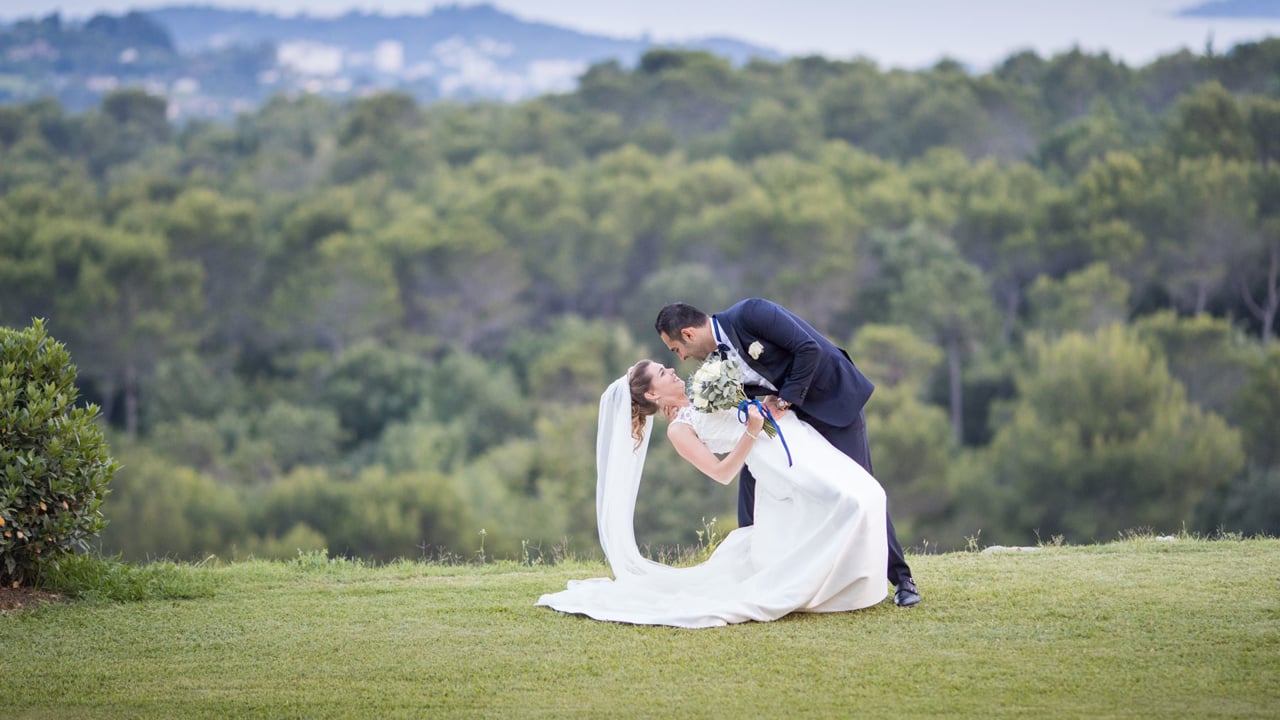 Isabelle + Rami - film mariage chateau castellaras mouans sartoux romance parc chateau mougins antibes alpes maritimes | PlanetGFX