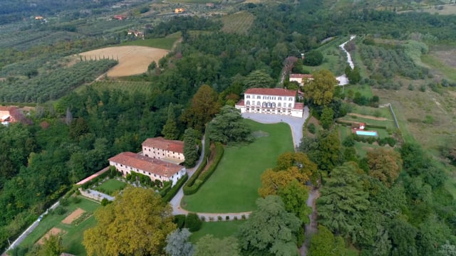 Incomparable historic mansion in Lucchesia