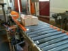 ETI 3000 CV pose sur le coté de carton de surgelés et rabat dessus