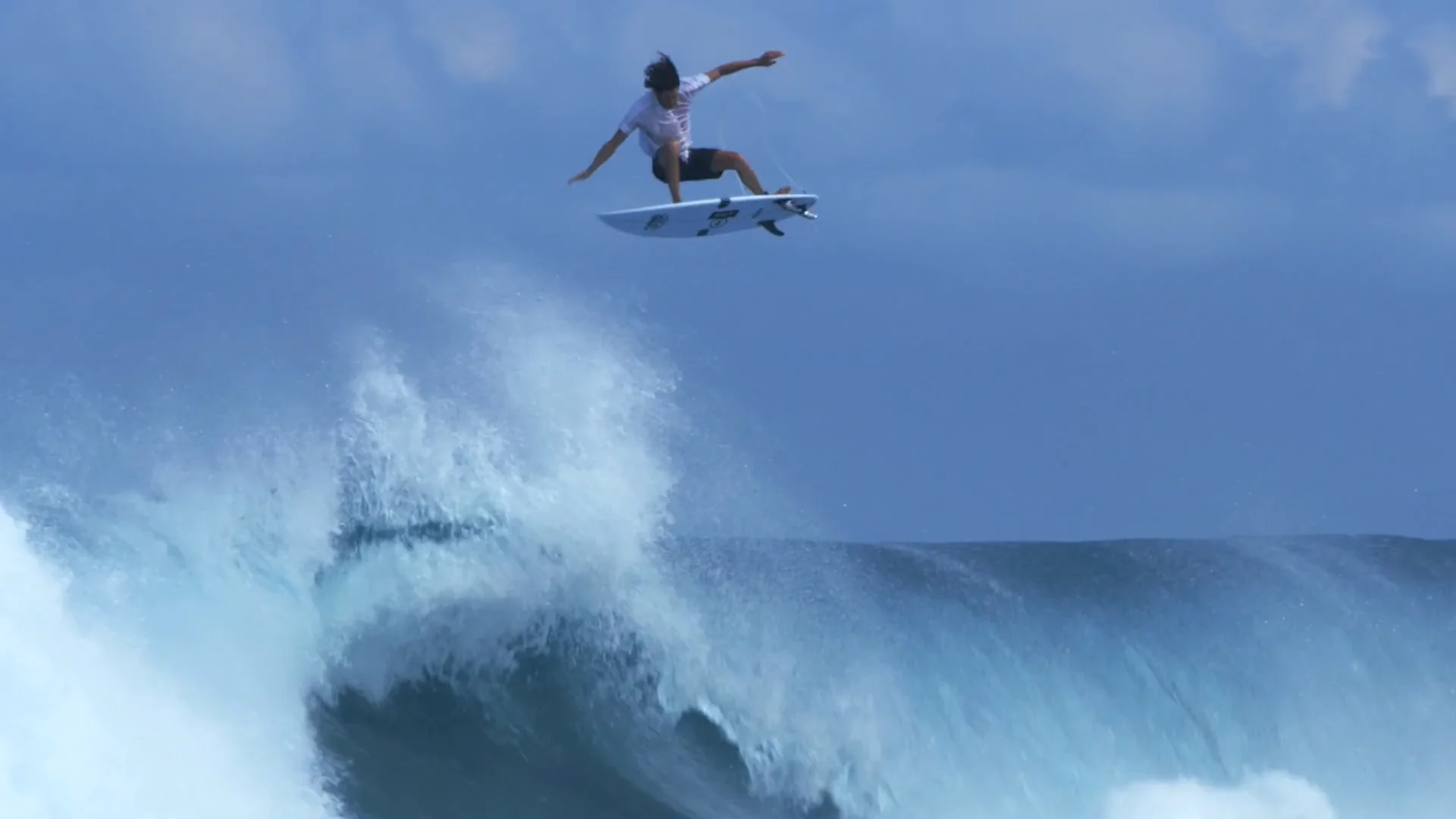 タジ・バロウとクレイグ・アンダーソン！インドネシアでのフリーサーフ