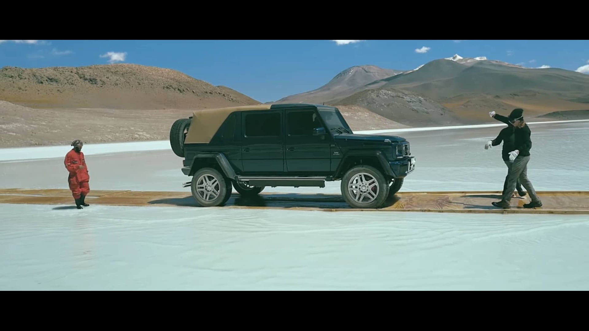 Mercedes - Behind the scenes