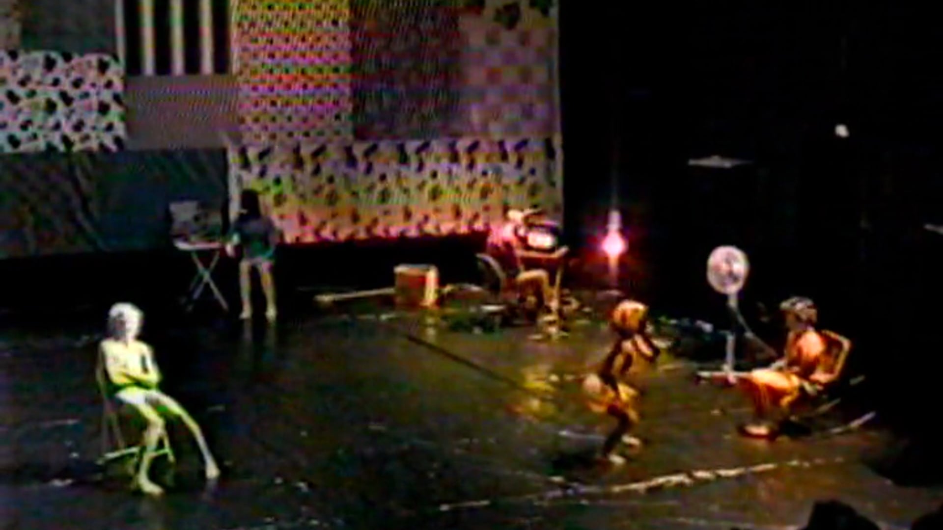 God on all fours 2 [antena] - Marcelo Evelin/ demolition Incorporada