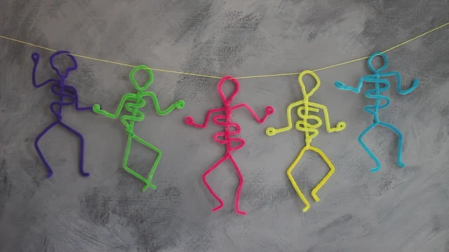 Pipe Cleaner Skeletons 