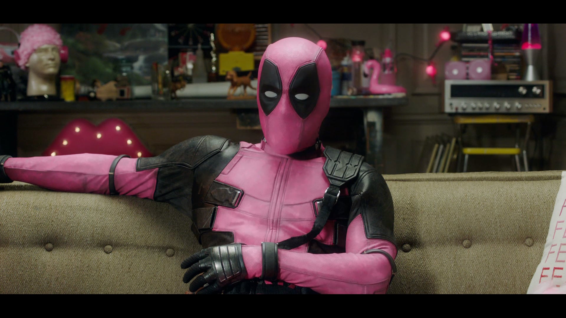 Deadpool  2 - "Special Message" Pink Suit Promo