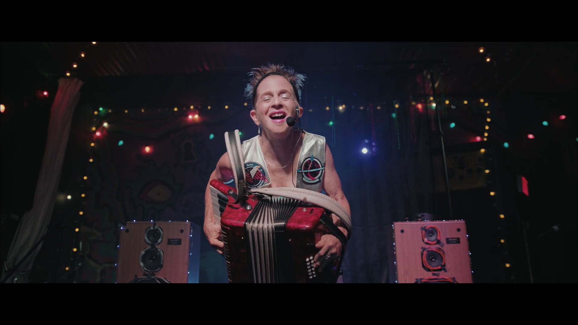 Royal Teeth - Never Gonna Quit (Music Video)