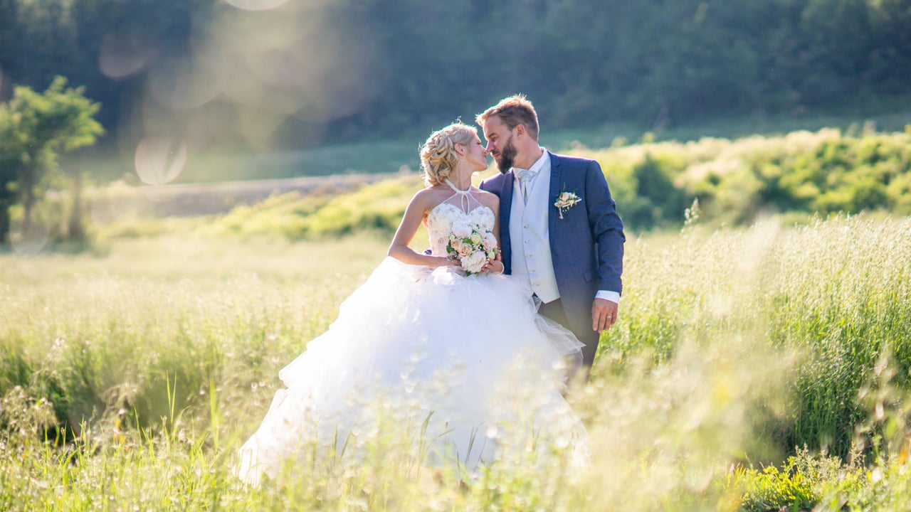 Alexia + Jérémy - film mariage domaine des sources saint benoit romance champetre nature citadelle medievale alpes haute provence | PlanetGFX