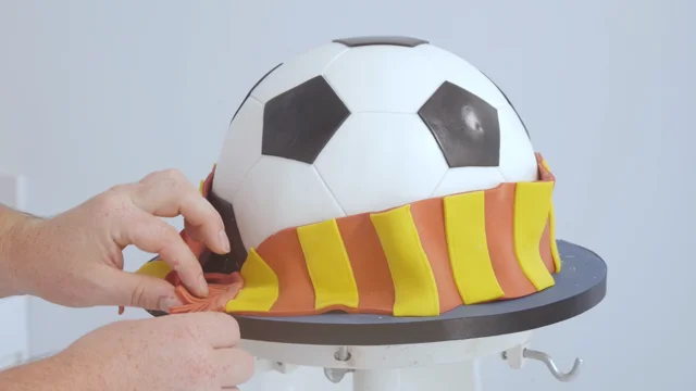 How To make a football cake tutorial - HOW TO CREATE The shape ! 