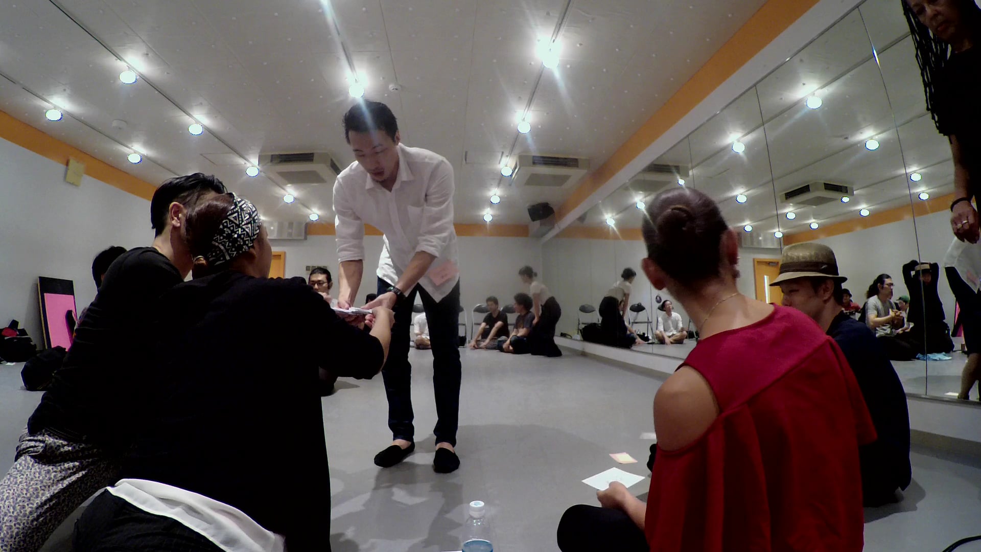 Let's Go Tokyo! 2: Handing out cards