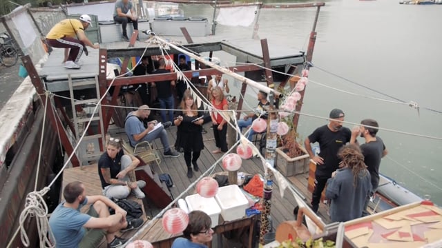 Eroberung der Spree mit der "Anarche" Video + Fotos