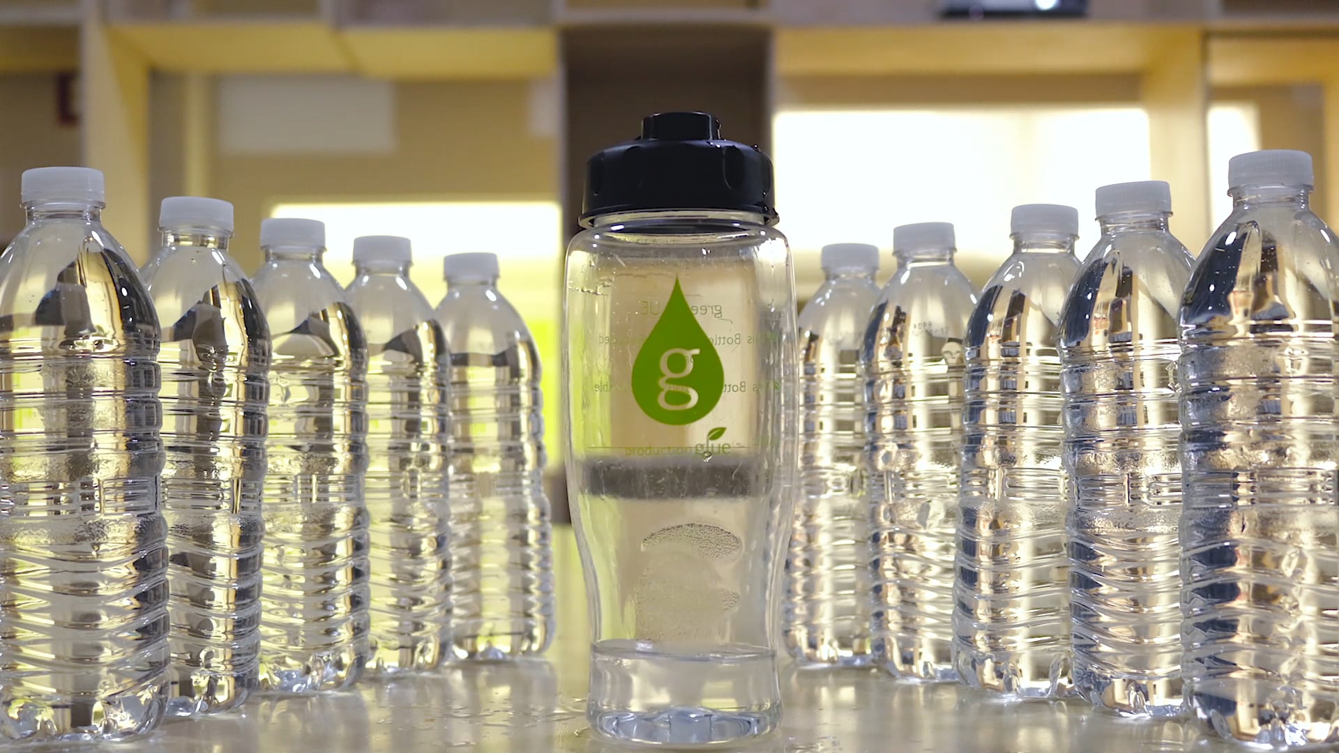 GREENglue Reusable Water Bottles Stop Motion