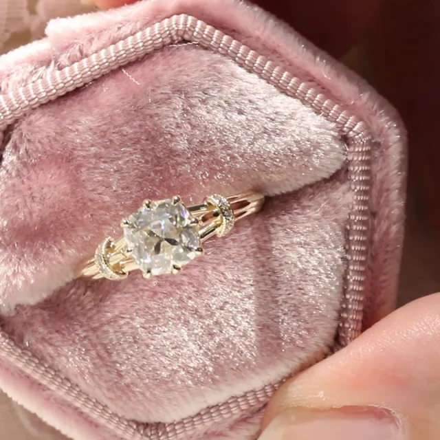 Versailles Quartz Ring