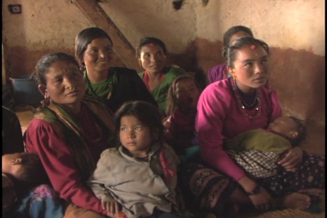 DE PAR LE MONDE -NEPAL -Capsule #006-Quand les femmes les plus démunies épargnent .mov