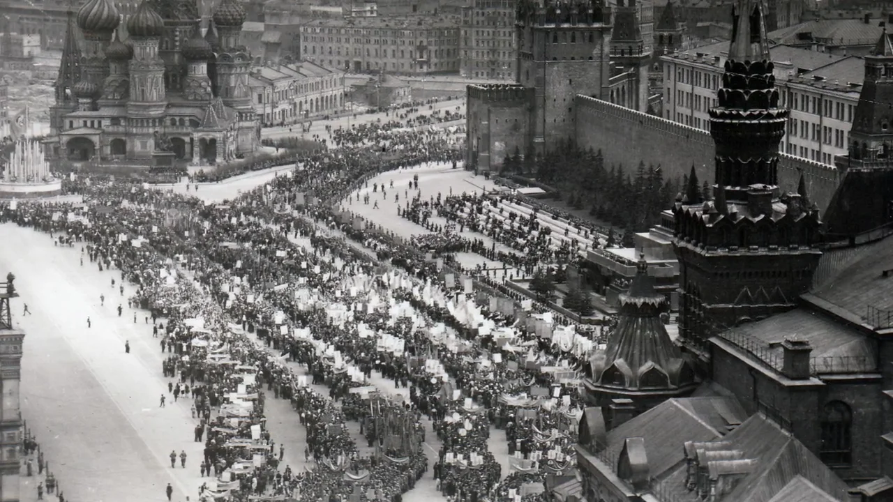 Где проходил парад в ноябре 1941