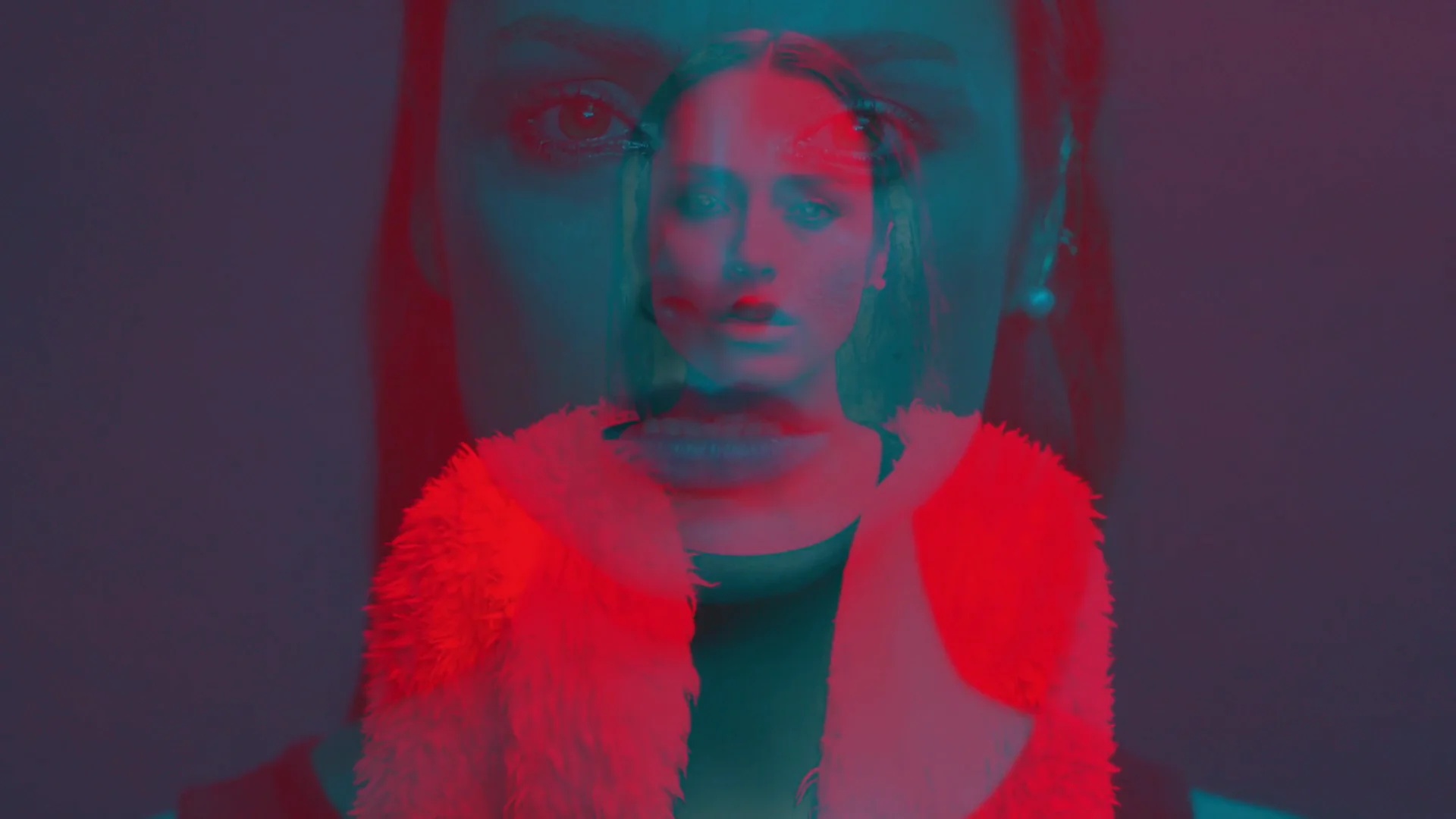 Клип она плакала. Девушки из клипа казка плакала. Клип она плакала. Клип певица плачет. Плакала клип.