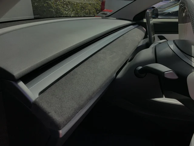 Planche de bord en Tissu Alcantara® véritable pour Tesla Model 3