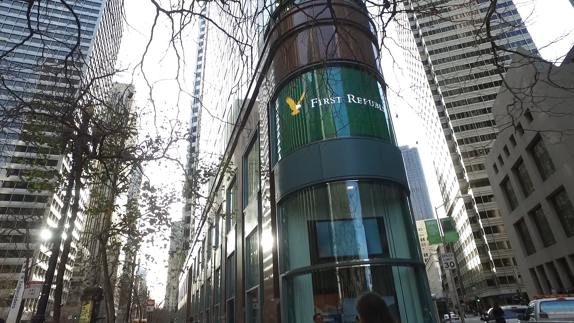 First Republic Bank Digital Signage