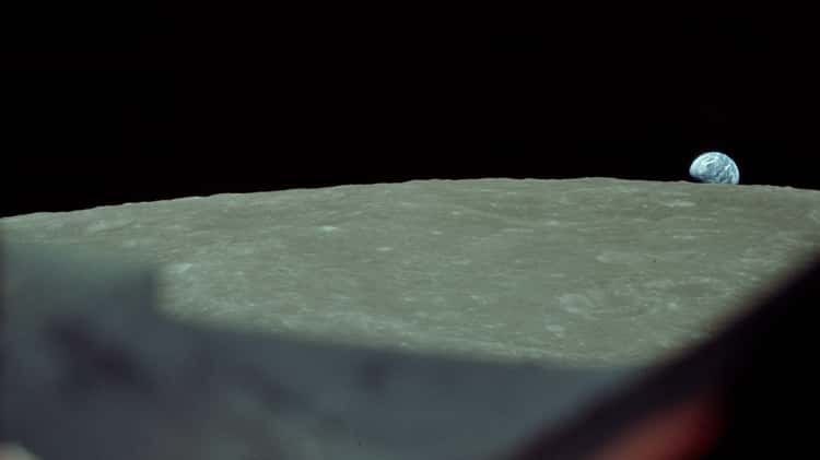 earthrise from moon apollo