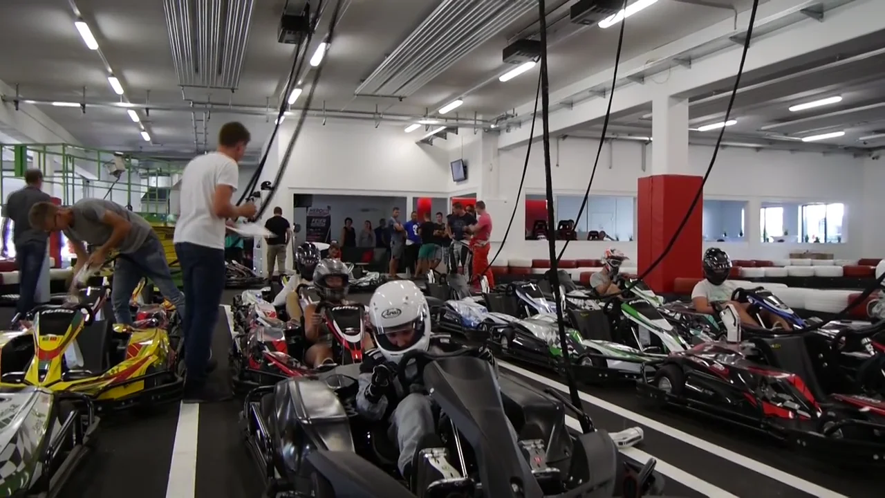 Testfahrer sind von der Kartbahn begeistert 1. EKartbahn in Regau on Vimeo