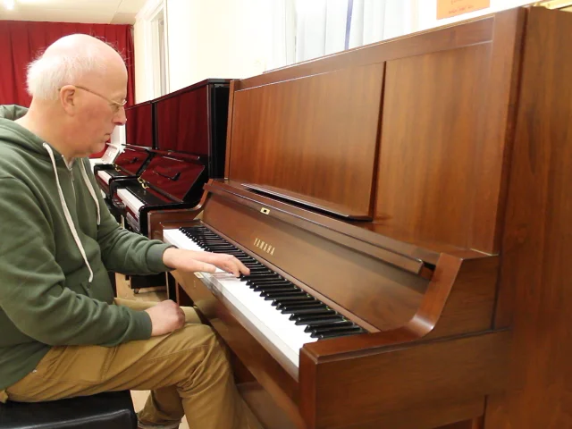 Yamaha W102, Walnut finish, Made in 1981, 3304xxx | Mark Goodwin  