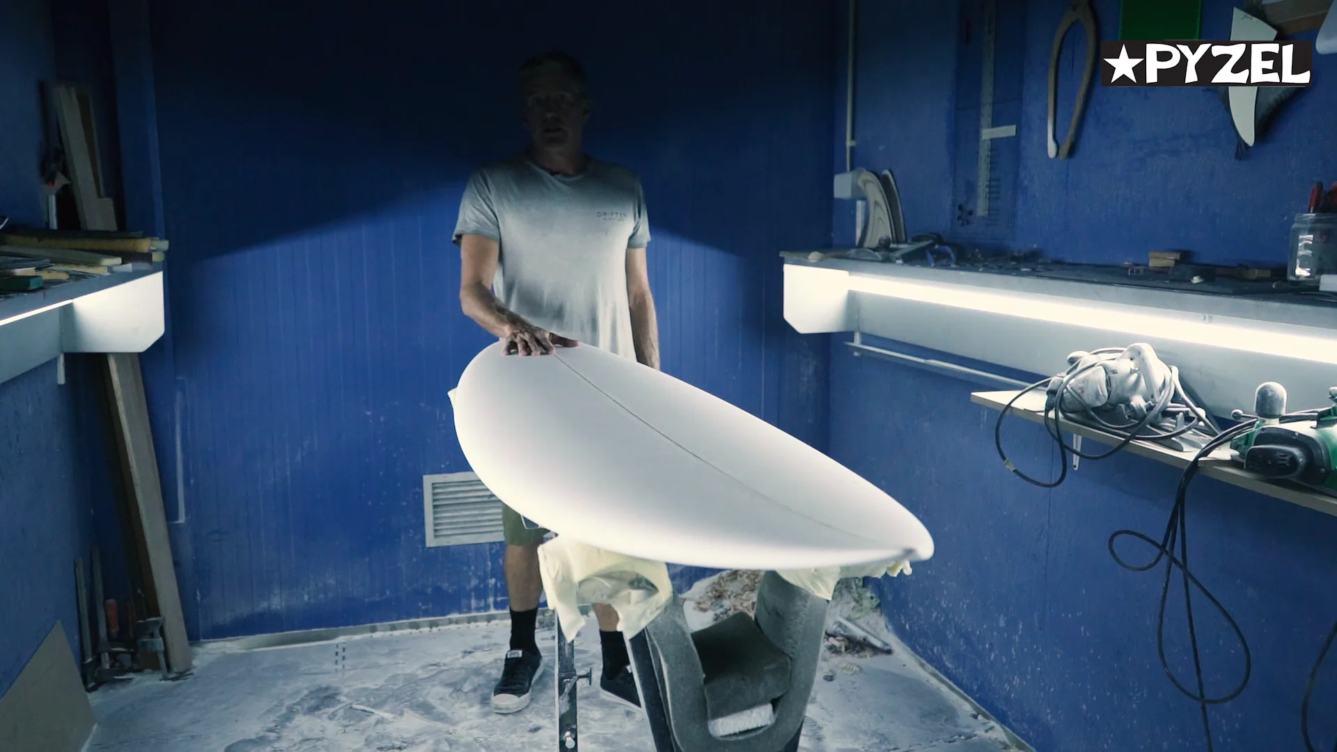 ノブナガ】PYZEL SHADOW 5'11 28L＆フィンセット SHADOW - pyzel