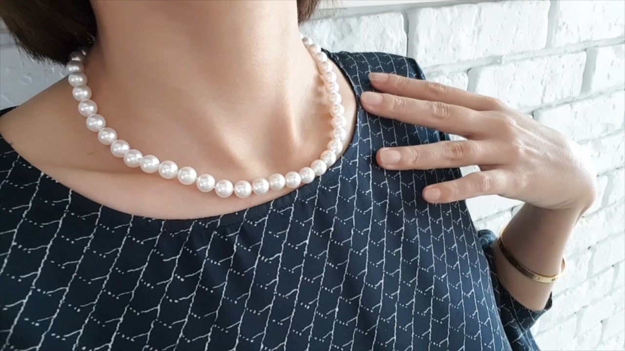 Collana di perle giapponesi di circa 5 mm con chiusura in oro bianco 18k e  diamanti