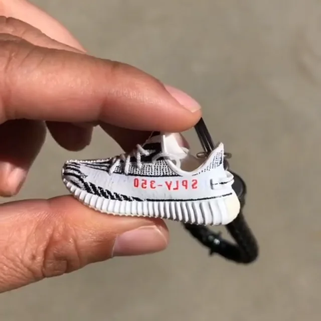 Yeezy 350 Boost Supreme - Sneakers 3D Keychain – VNDS Kicks