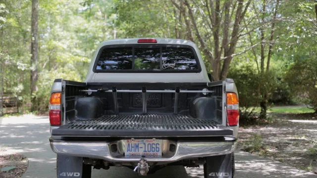 Fishing rod rack for pickup truck