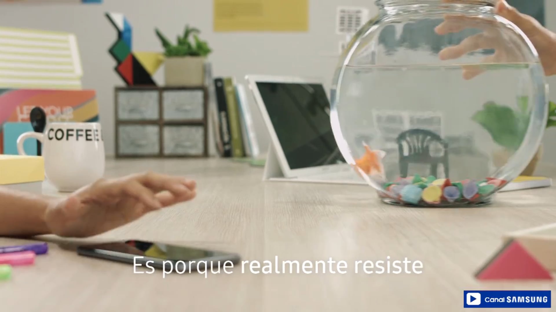 Comercial Samsung Galaxy S7 - Es resistente al agua