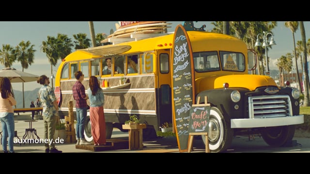 Auxmoney - Foodtruck - Dir._ Daniel Lwowski - Agency_ Katapult Move