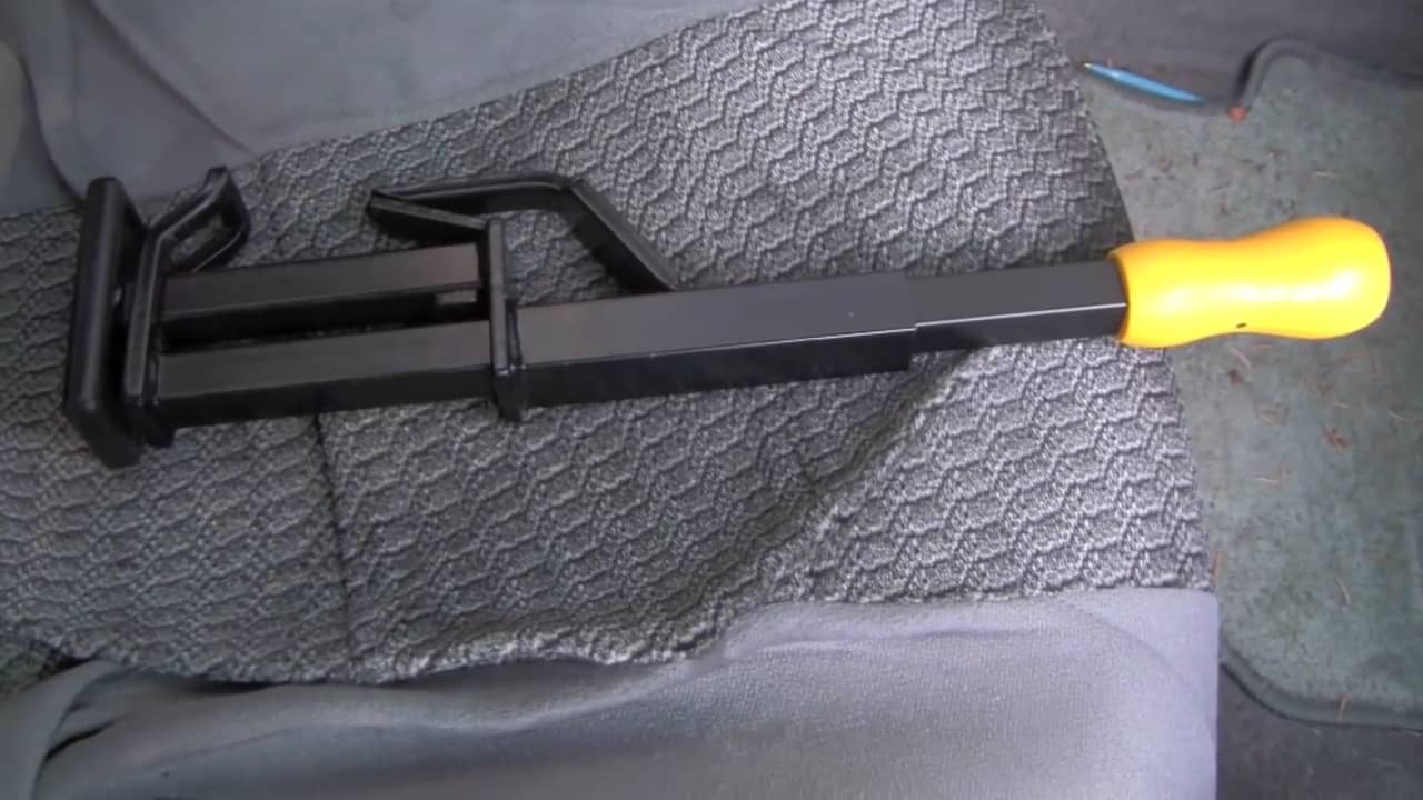 PEDAL JACK Anti Theft Device Review AutoDeals.pk on Vimeo