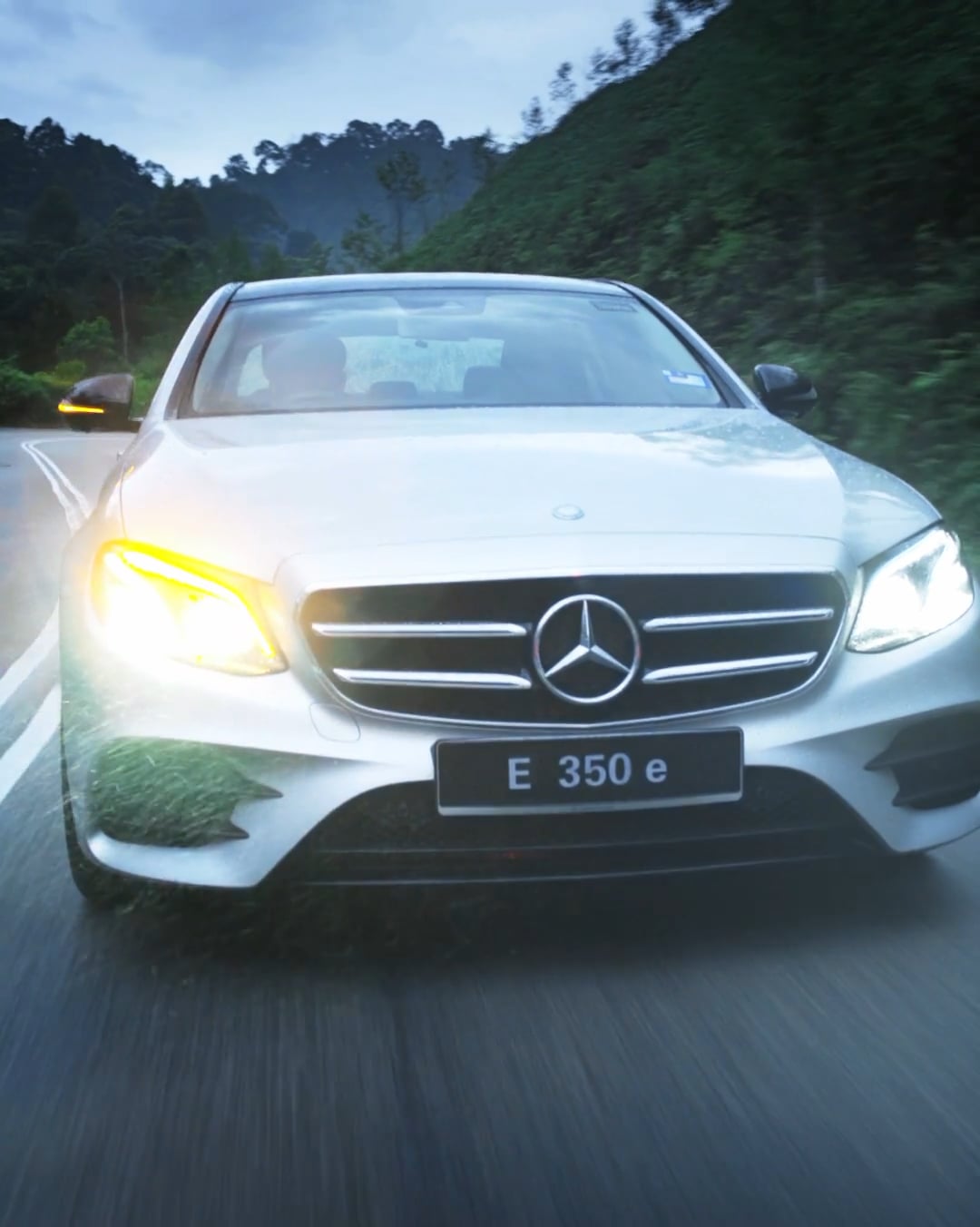 Air Body Control Mercedes Benz E350e Live Photo on Vimeo