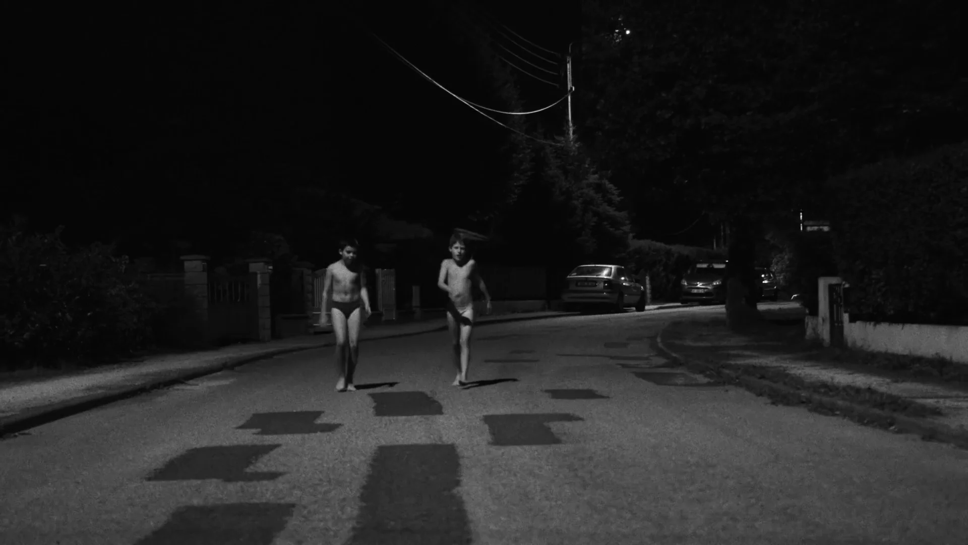 NUS DANS LES RUES LA NUIT Extrait / NAKED ON THE STREETS AT NIGHT Teaser
