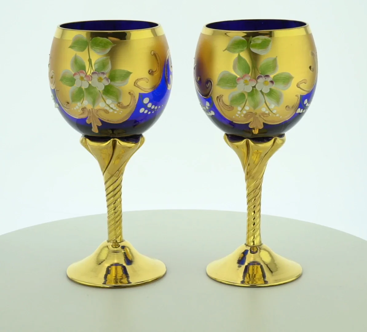 Set of two Murano glass wine glasses