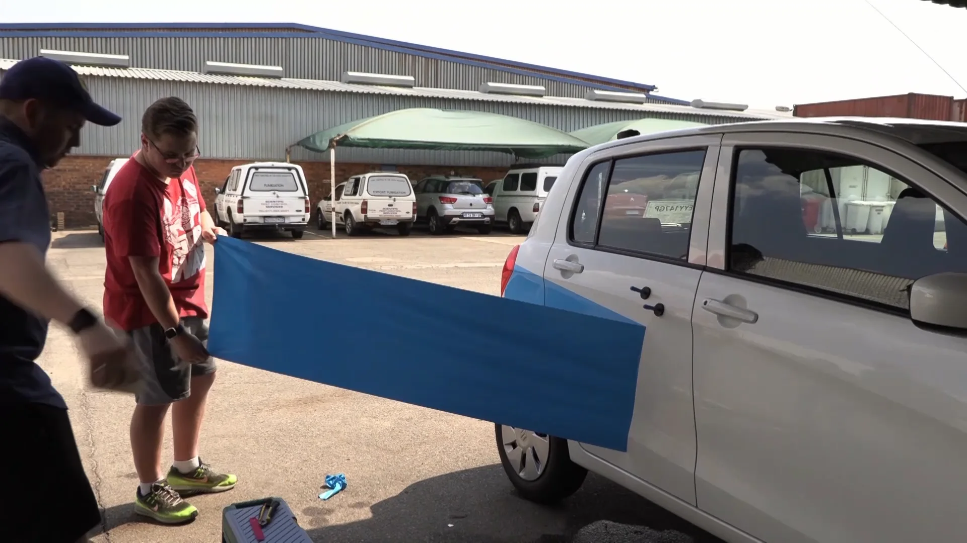 Maker Video Car Wrap by Vinyl Cut on Vinyl Cutter and Apply with Soapy