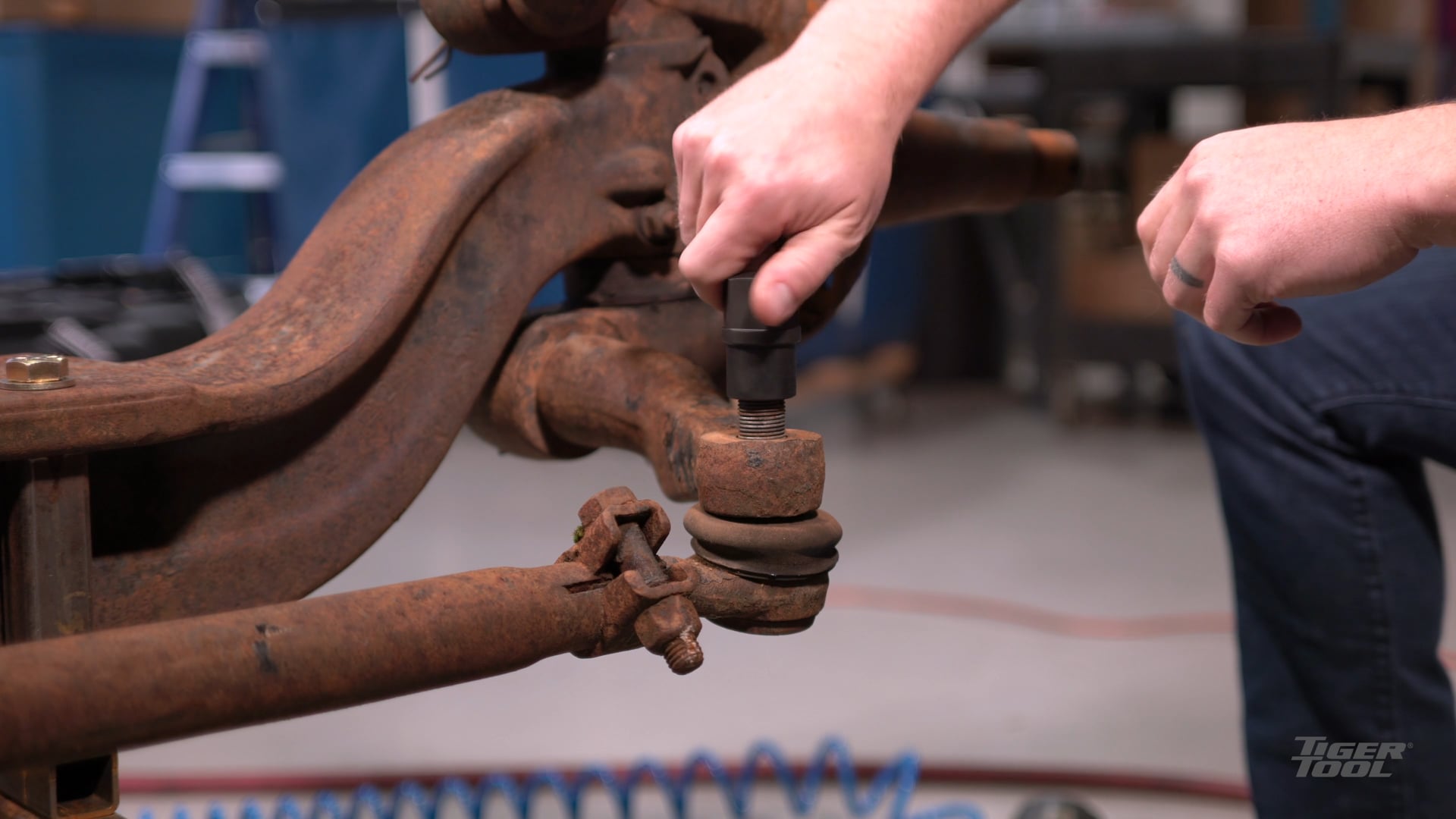 Video of Tiger Tool M20 x 1.5 Tie Rod End Remover