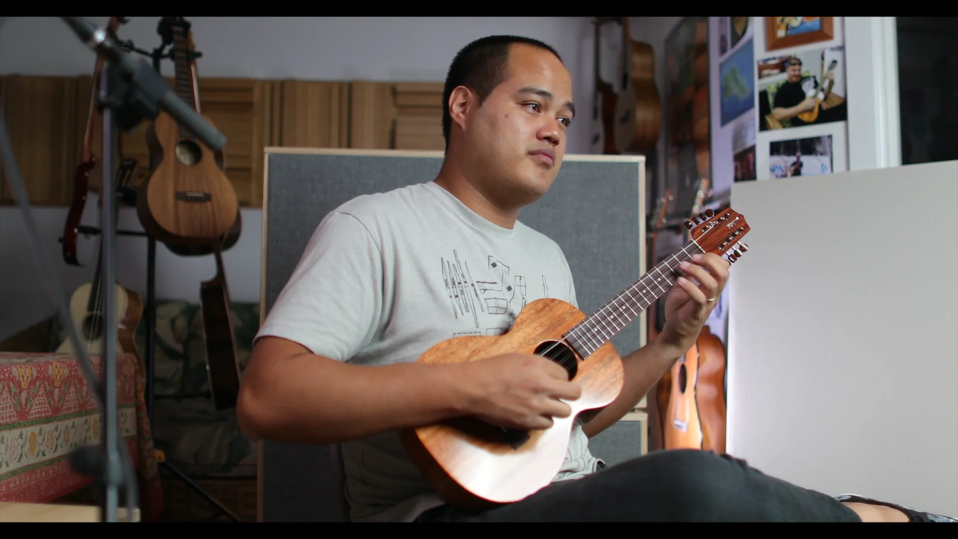 The Ukulele Site | Kamaka Koa Tenor 8 String