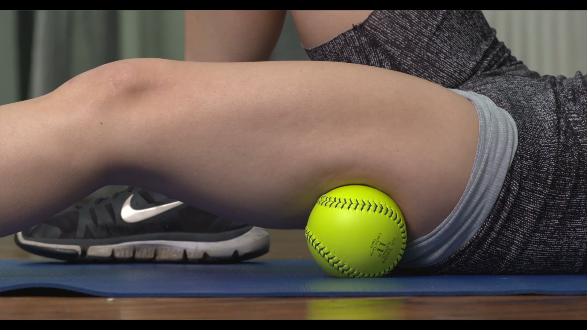 IT BAND SELF-MYOFASCIAL